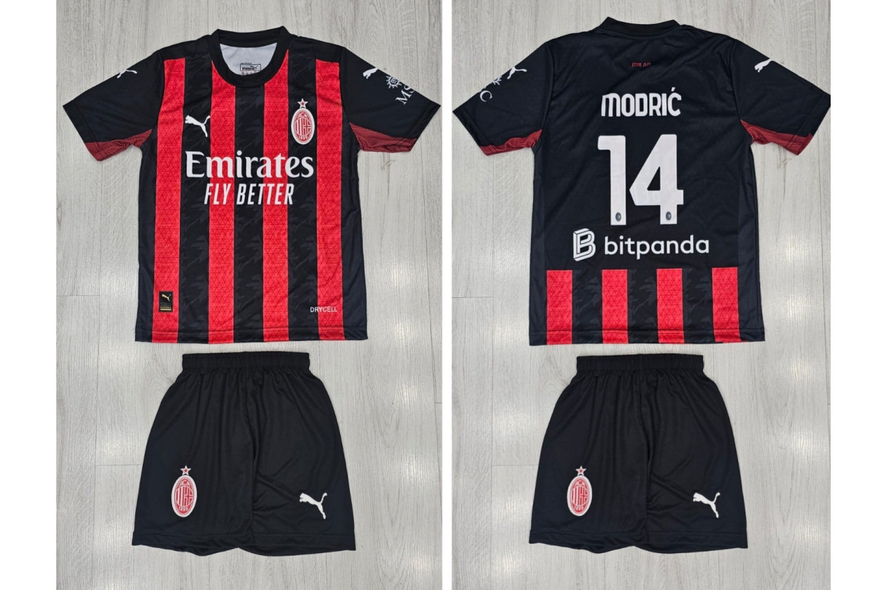8385 Детски футболен комплект MILAN MODRIC 14
